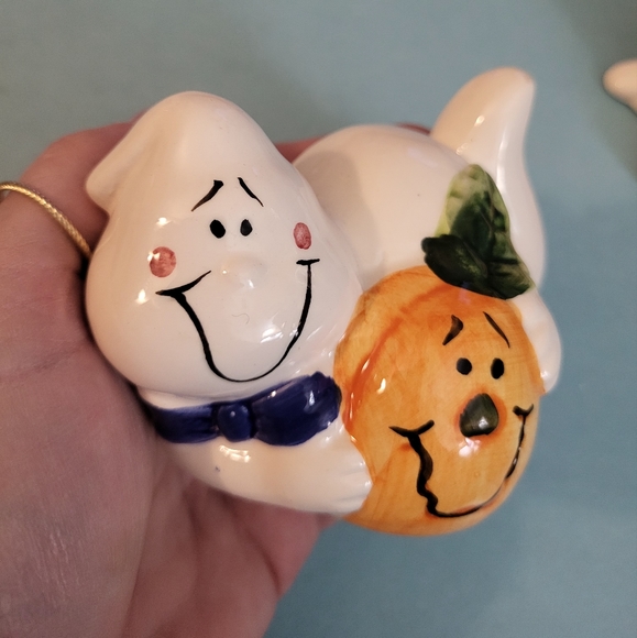 Cute Pair if Ceramic Ghosts with Pumpkins - Picture 5 of 8